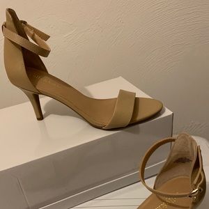 Low heel sandals